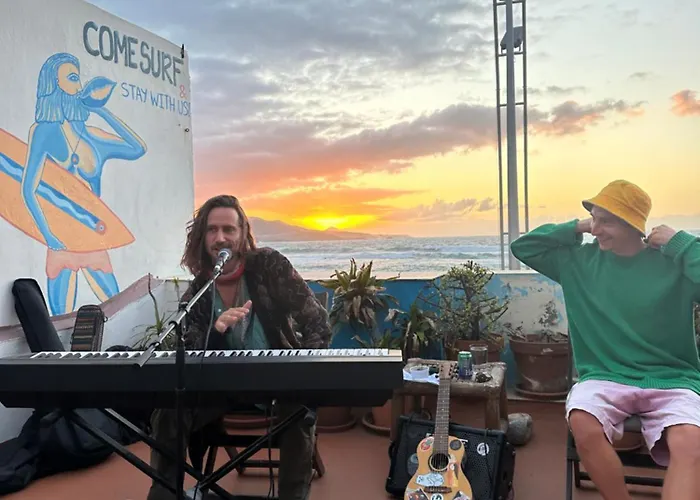 بيت شباب Agueita House