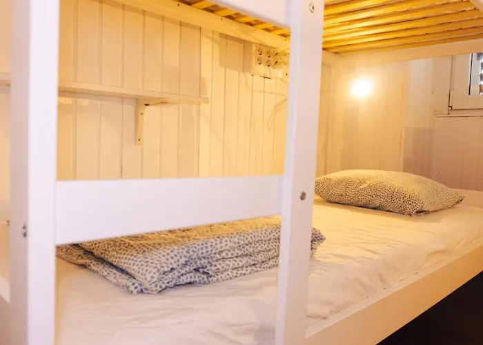 Agueita House بيت شباب *